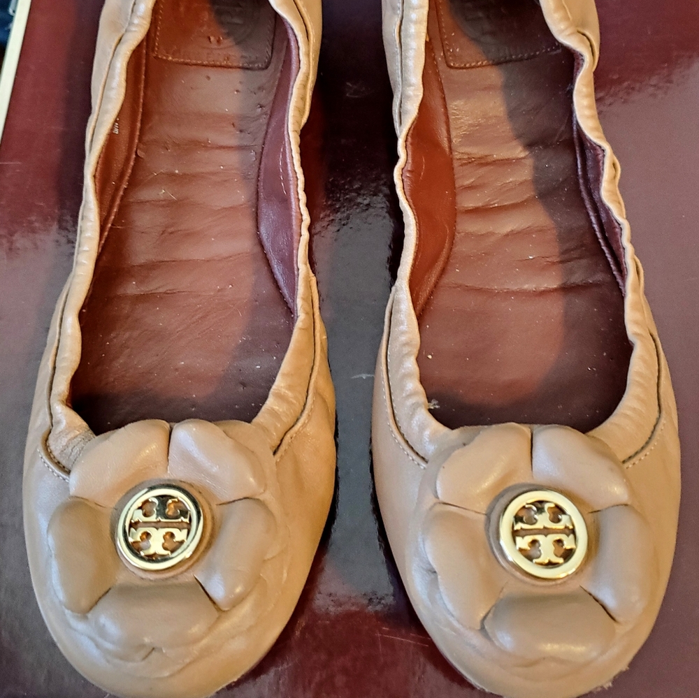 TORY BURCH Shelby Ballet Flats, Flower, Tan, 8.5